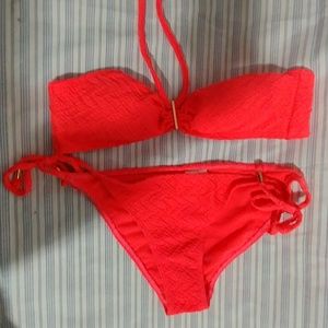 👙 Vibrant swimsuit